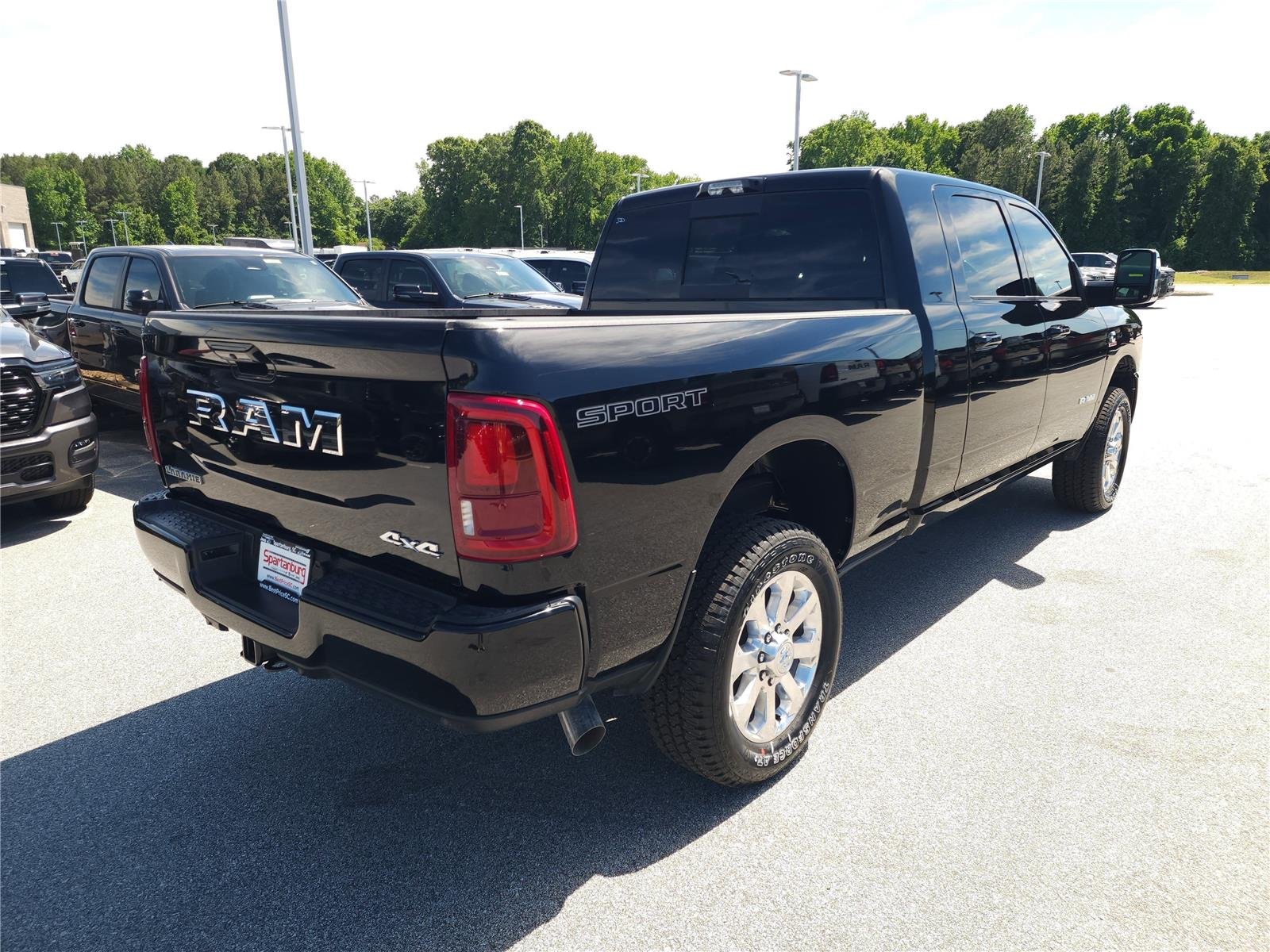 New 2026 Diamond Black Crystal Pearl-Coat Exterior Paint RAM Laramie image 7
