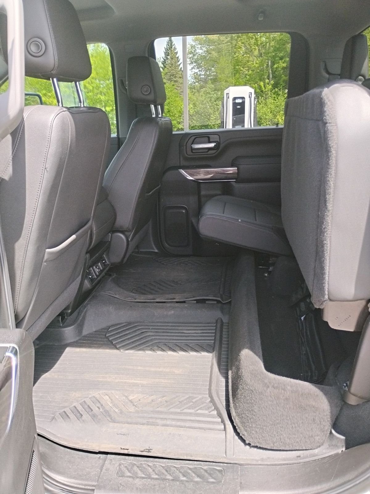 Used 2022 White Chevrolet LTZ image 11