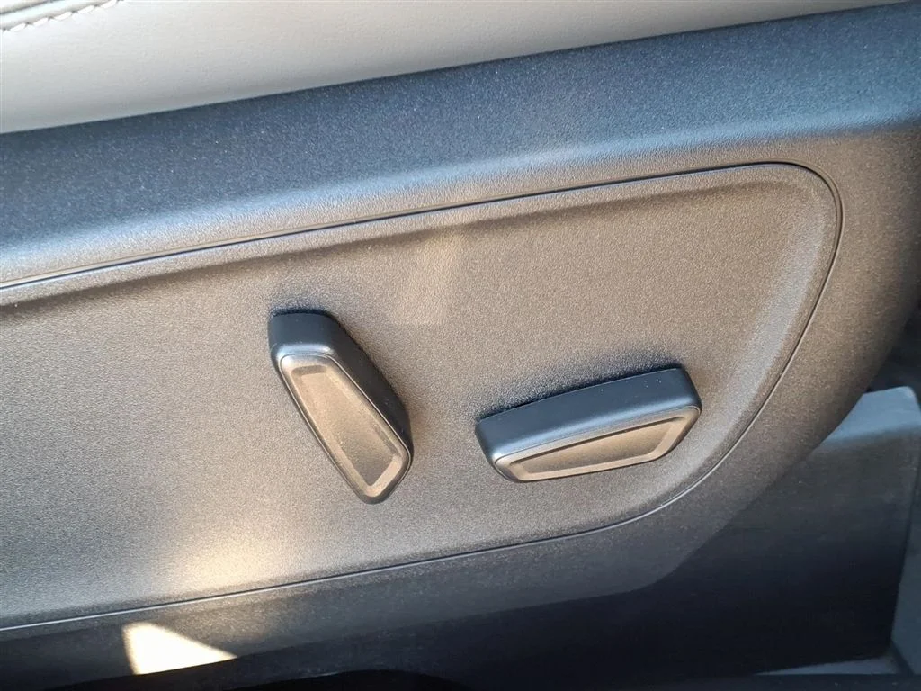 New 2026 Carbonized Gray Metallic Ford Badlands image 10