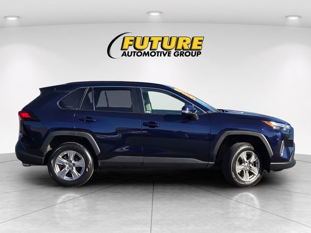 Used 2024  Toyota XLE image 3