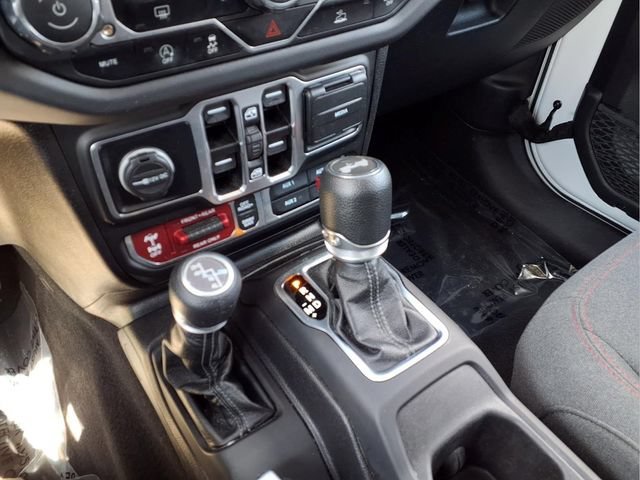 Used 2025  Jeep Rubicon image 6