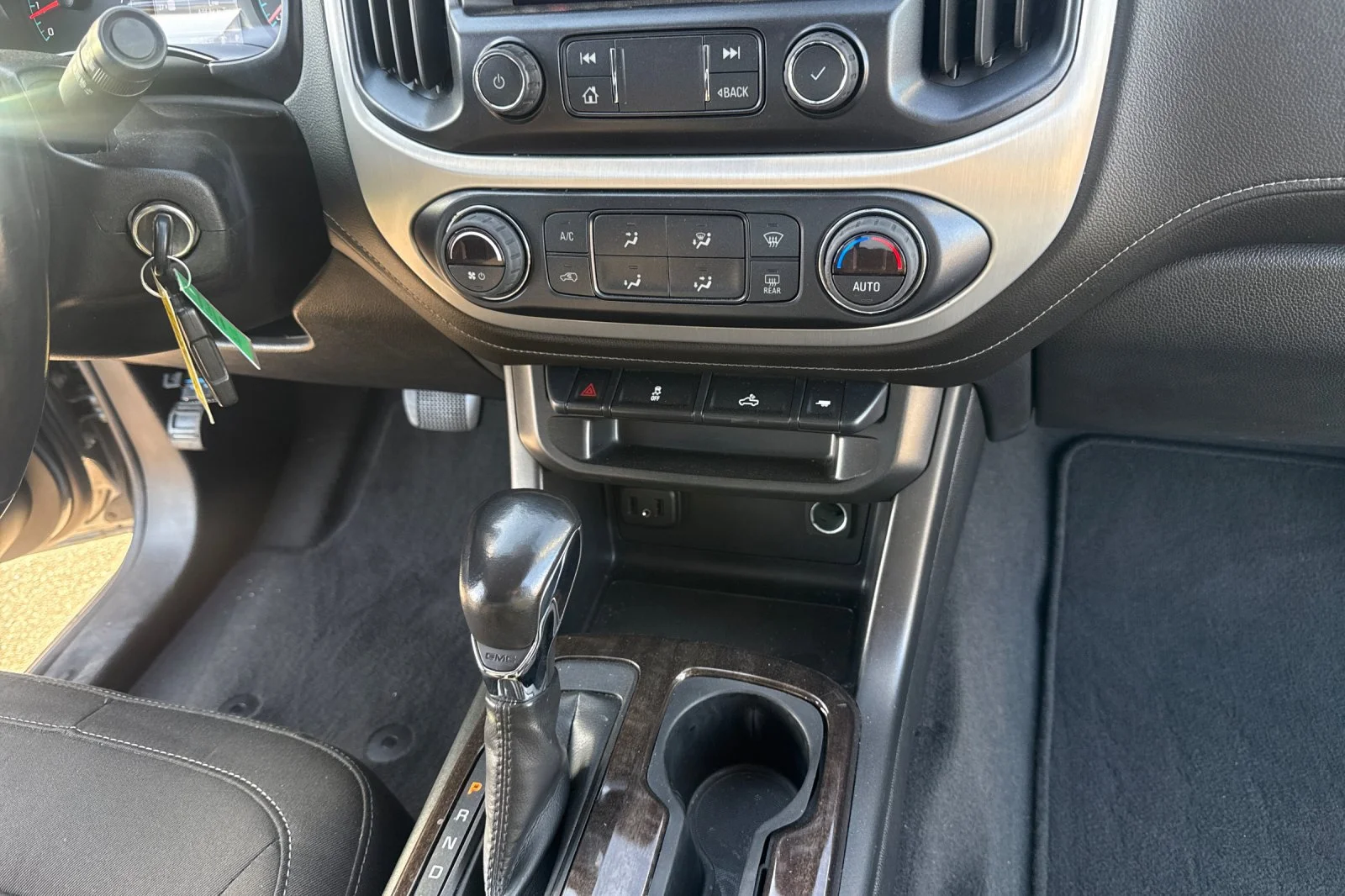 Used 2022 Gray GMC Elevation image 17