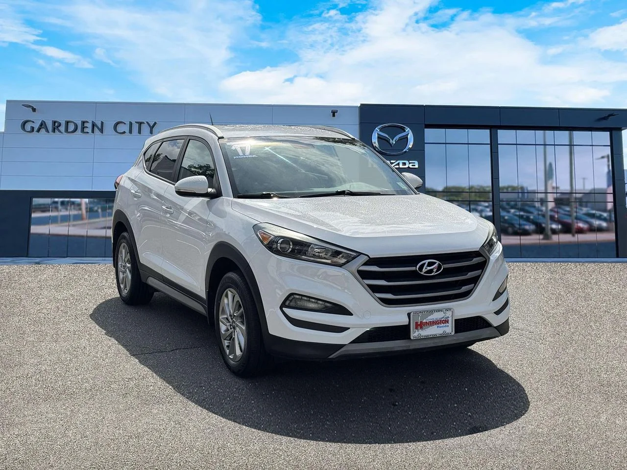 Used 2017 Winter White Hyundai Eco image 1