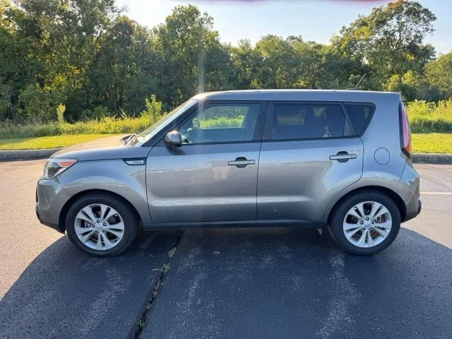 Used 2016 Gray Kia Plus image 6