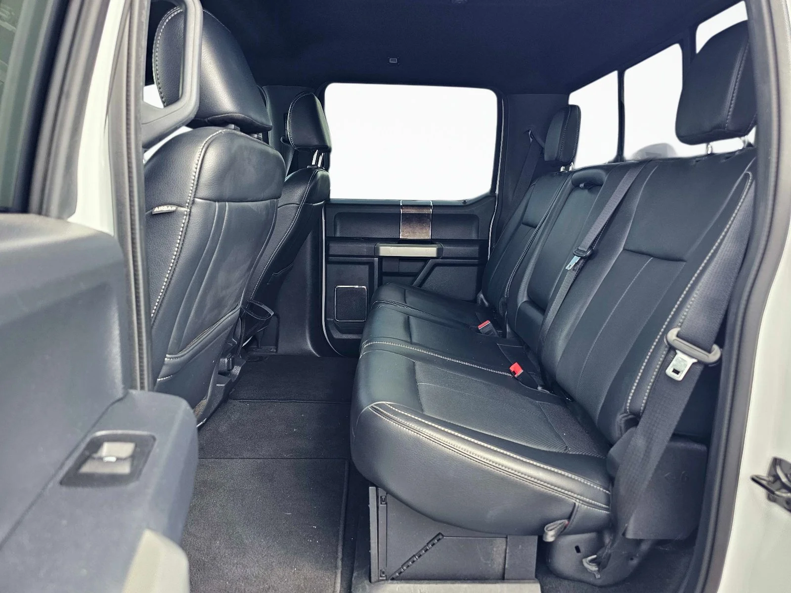 Used 2022 Oxford White Ford LARIAT image 31