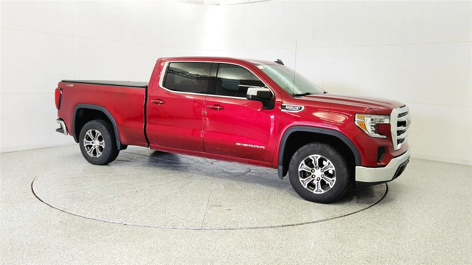 2019 GMC Sierra 4WD Crew Cab Standard Box SLE's photo
