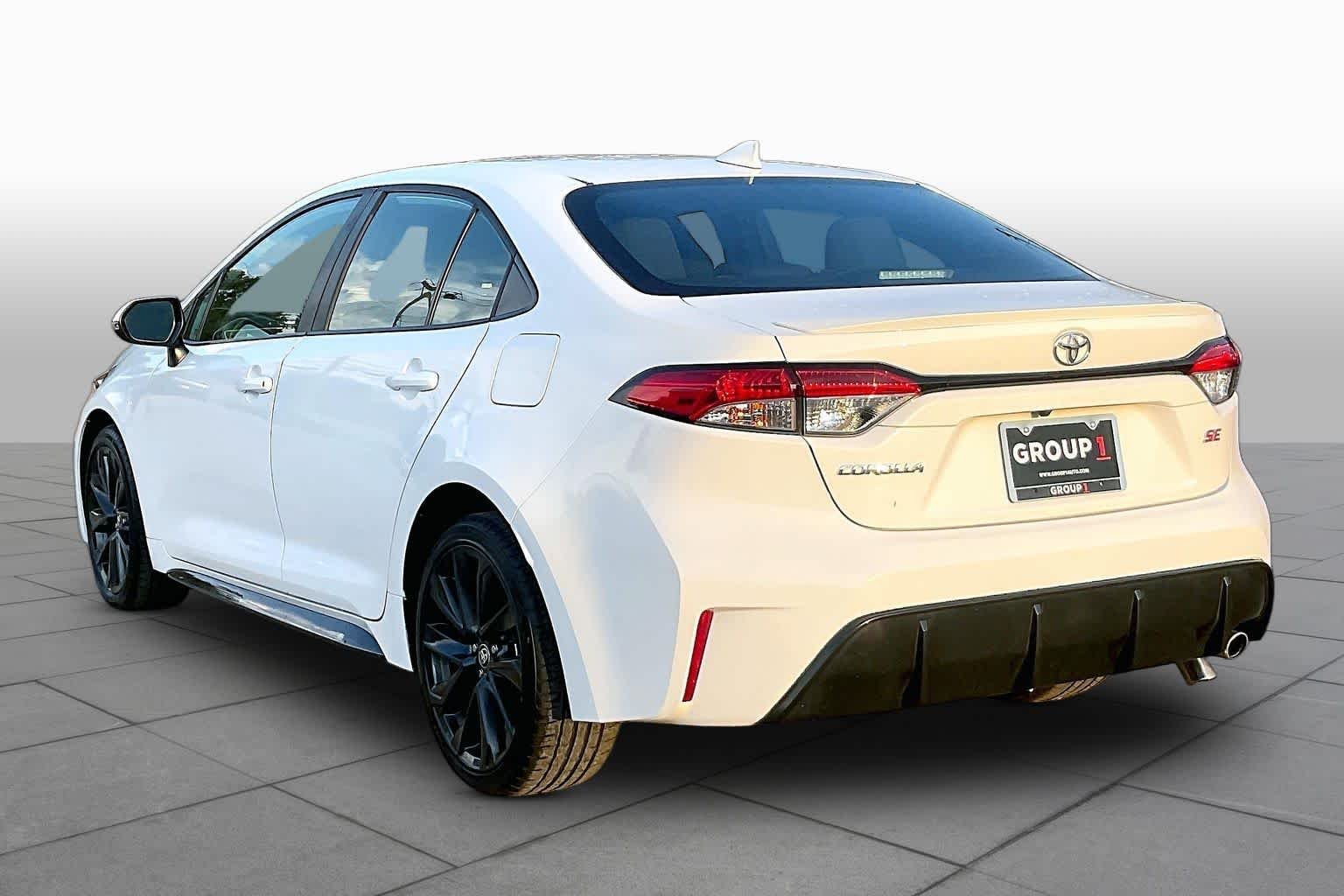 Used 2024 Ice Cap Toyota SE image 12