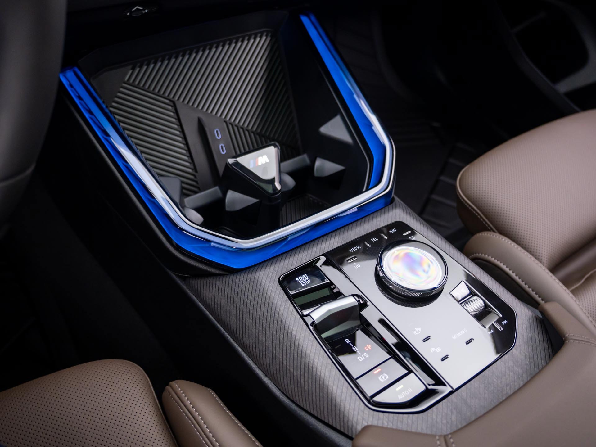 New 2026 Tanzanite Blue II Metallic BMW 30 xDrive image 13