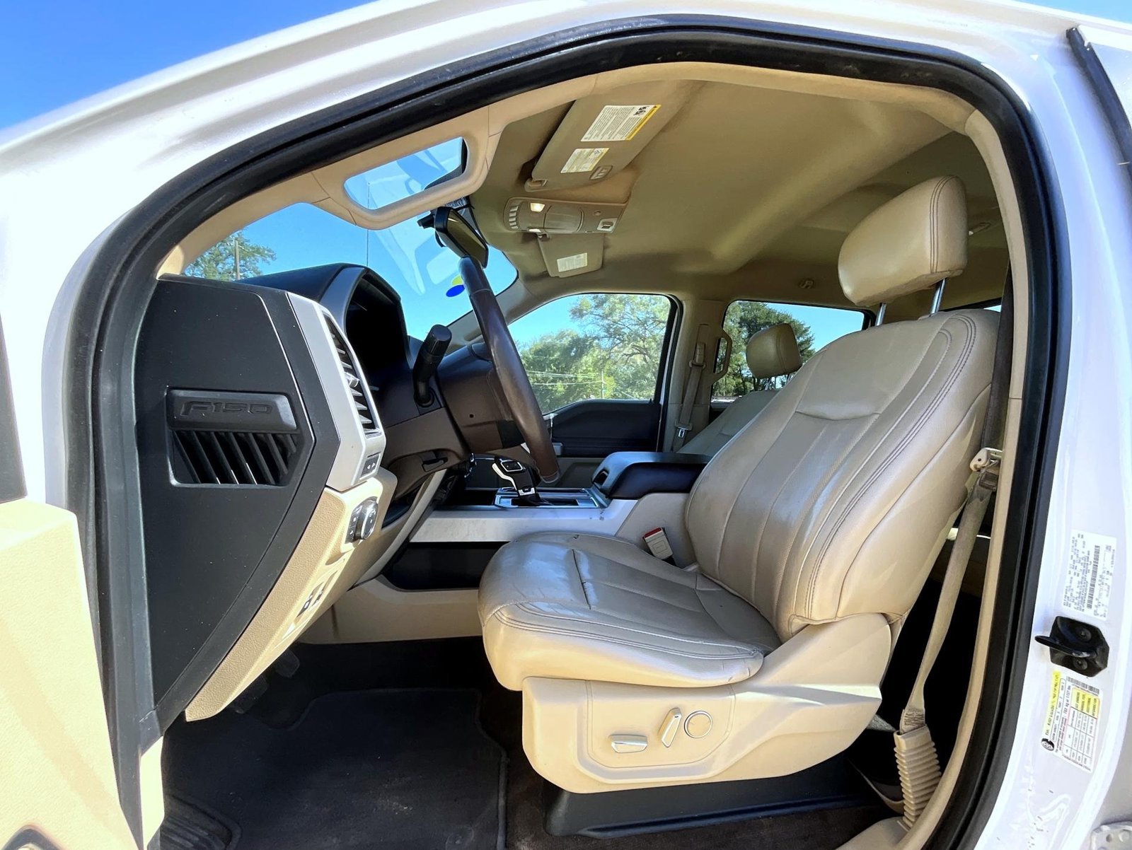 Used 2018 White Ford Lariat image 11