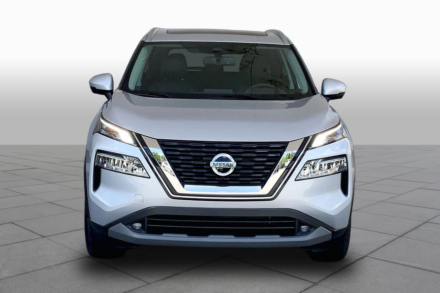 Used 2021 Brilliant Silver Metallic Nissan SL image 4