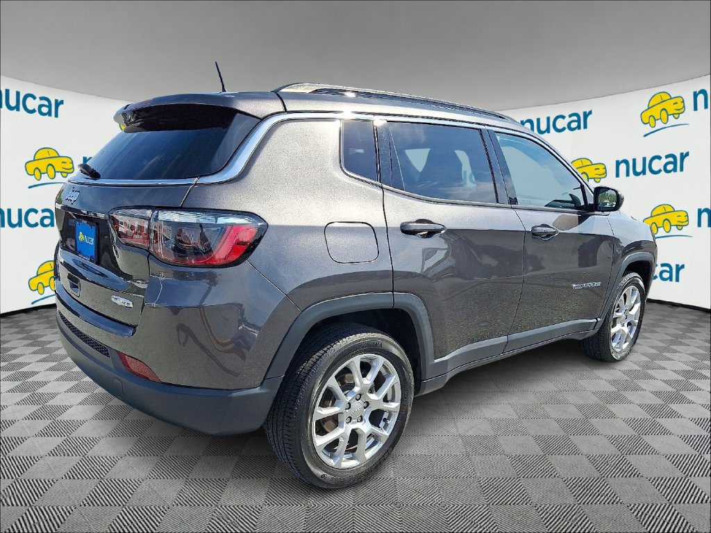 Used 2023 Gray Jeep Latitude Lux image 7