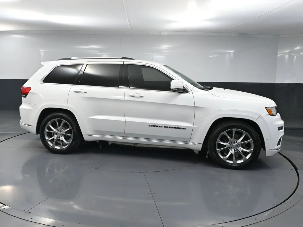 Used 2021 Off-white Jeep Summit image 3
