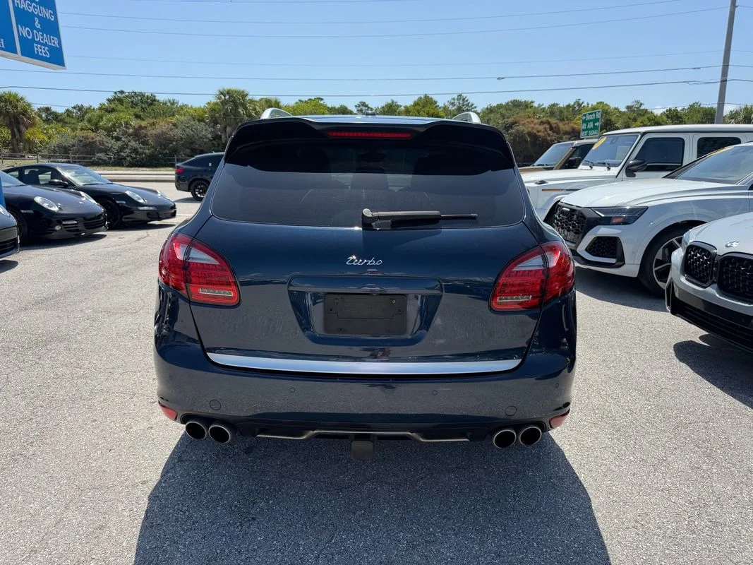 Used 2012  Porsche Turbo image 9