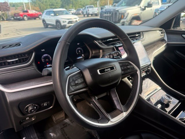 Used 2023 White/off-white Jeep Limited image 11