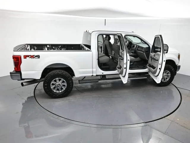 Used 2018 White Ford XL image 41