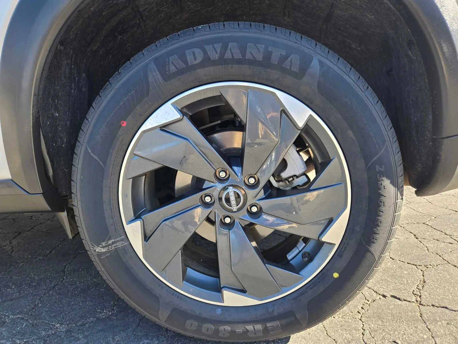 Used 2024  Nissan SV image 29