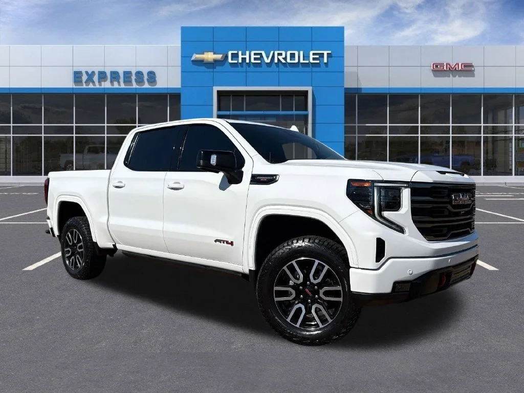 Used 2024 White GMC AT4 image 1