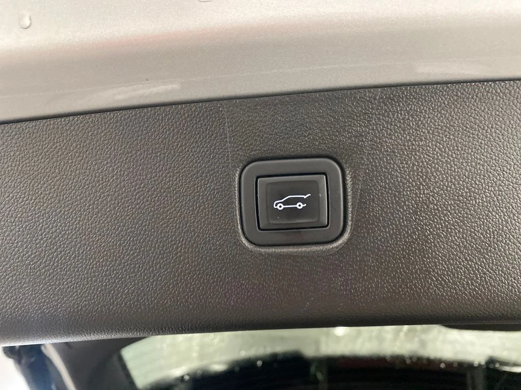 Used 2021 Silver Chevrolet RS image 9