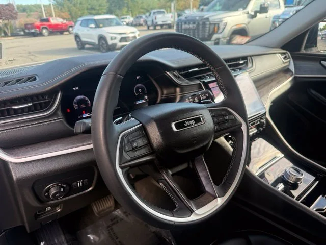 Used 2023 White Jeep Limited image 11