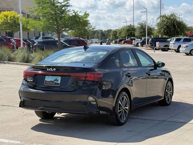 Used 2023 Black Kia LXS image 5