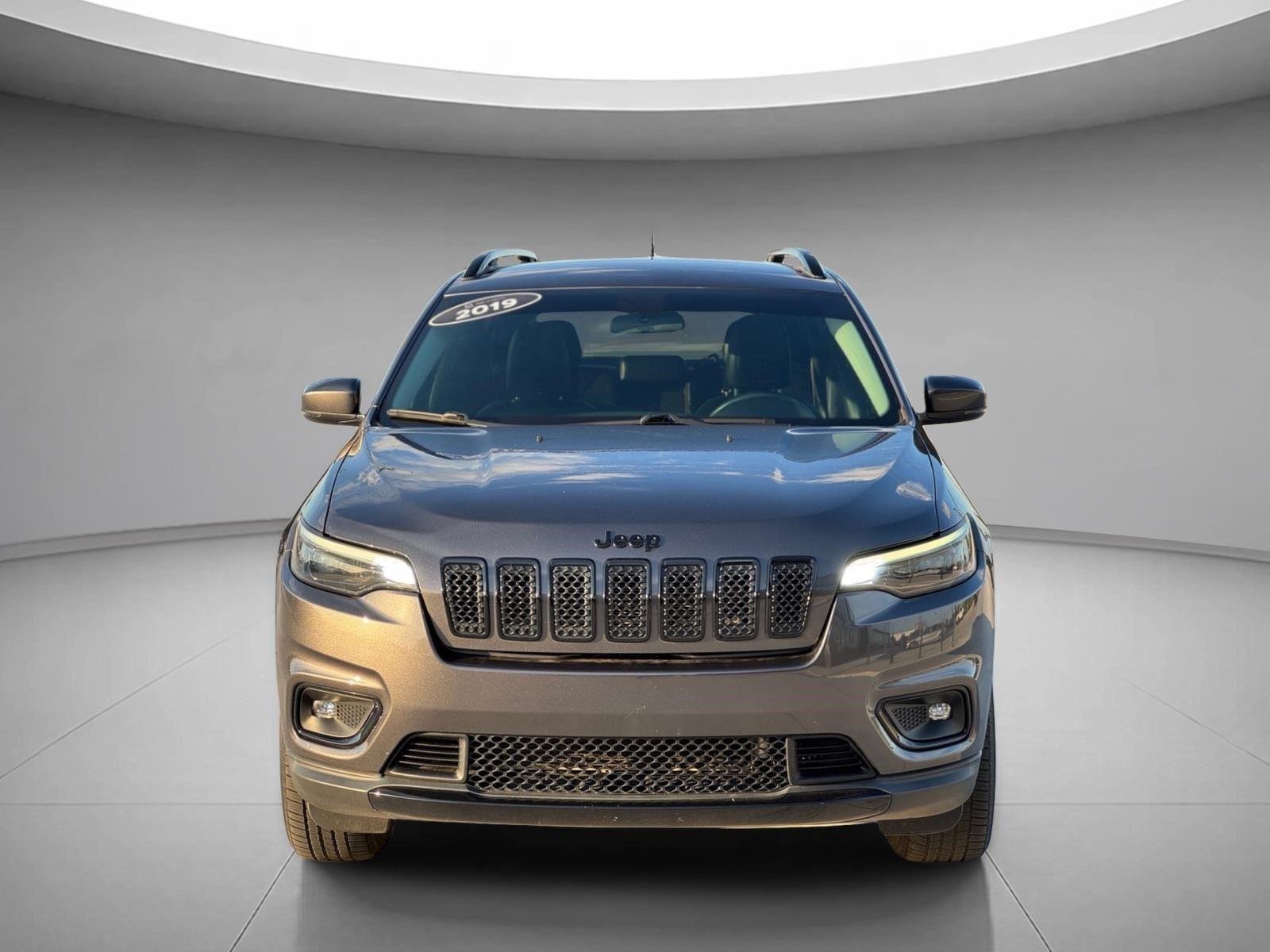 Used 2019 Sting-Gray Clearcoat Jeep Altitude image 8