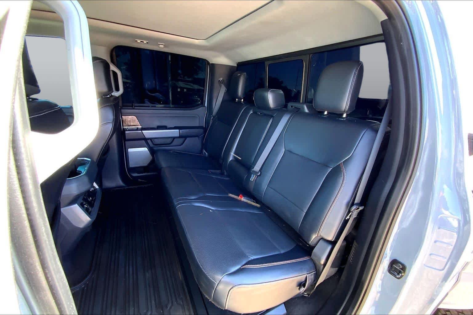 Used 2024 Glacier Gray Metallic TriCoat Ford LARIAT image 21