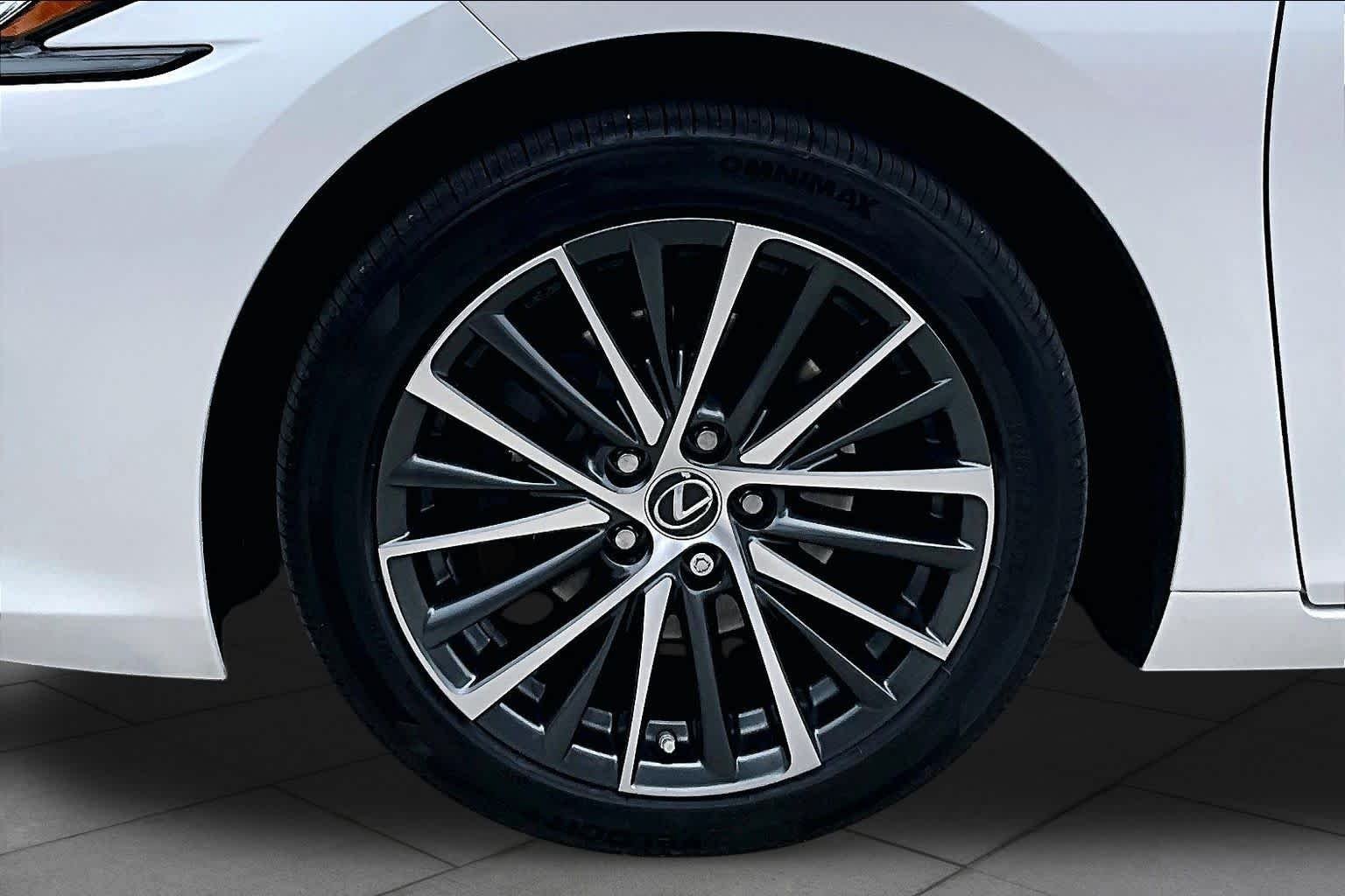 Used 2023 Eminent White Pearl Lexus  image 11