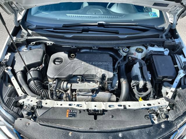 Used 2017 SUMMIT WHITE Chevrolet LT image 18