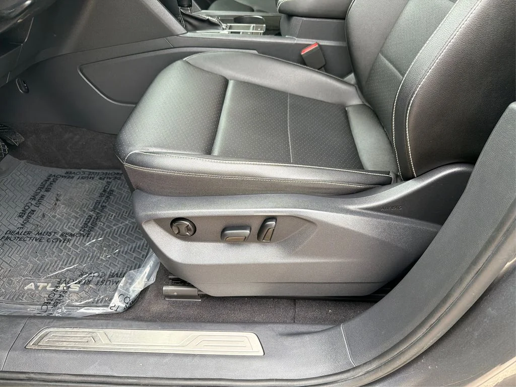 Used 2023 Platinum Gray Metallic Volkswagen 3.6L V6 SE w/Technology image 19