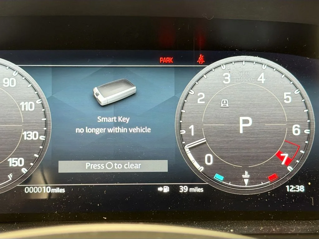 New 2026 Borasco Grey Land Rover X-Dynamic SE image 12