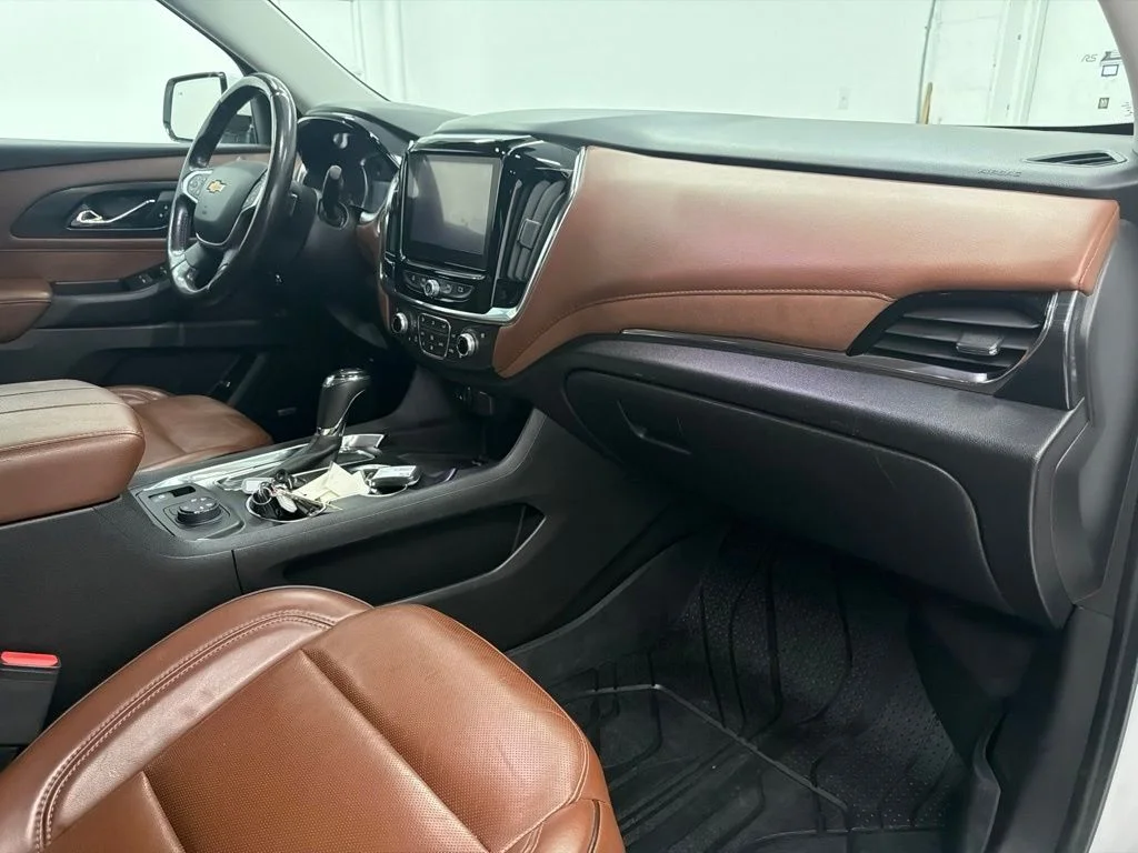 Used 2019 Beige Chevrolet High Country image 34