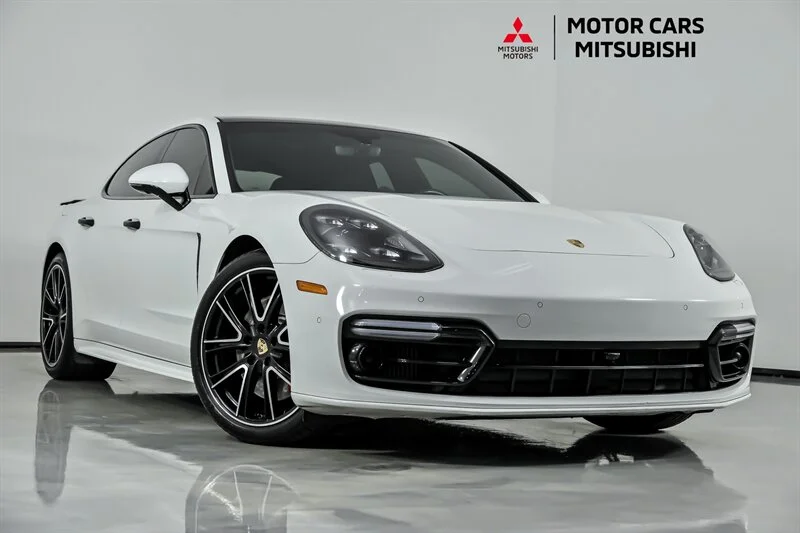 2020 Porsche Panamera GTS's photo