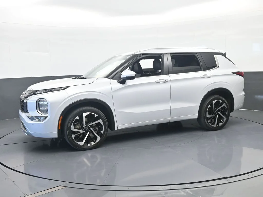 Used 2024 White Mitsubishi SEL image 2
