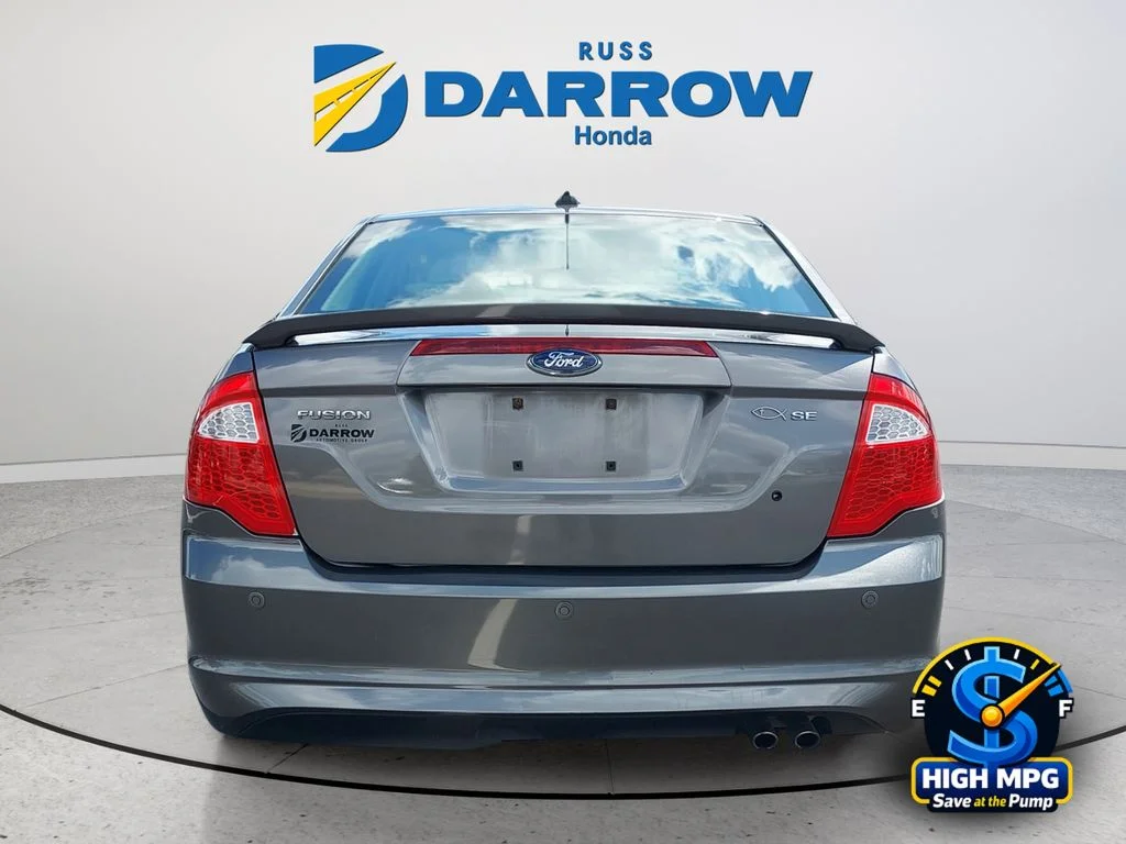 Used 2010 Gray Ford SE image 4