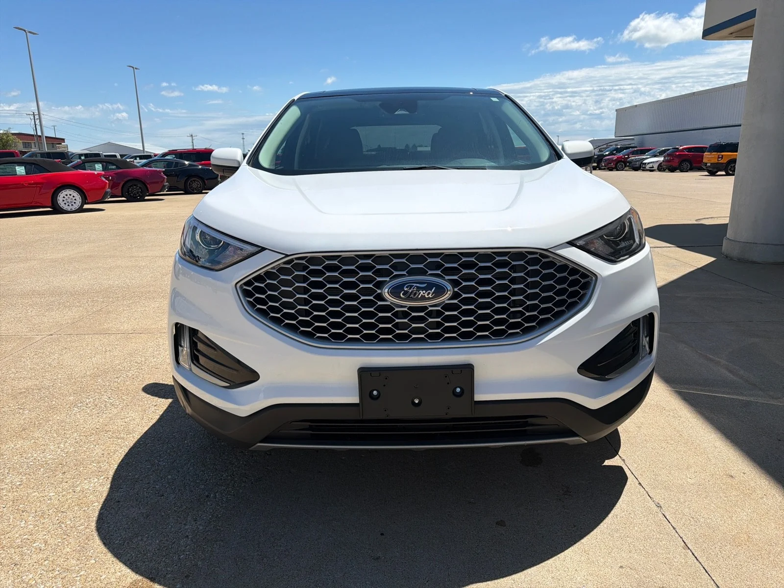 Used 2024 Oxford White Clearcoat Ford SEL image 3