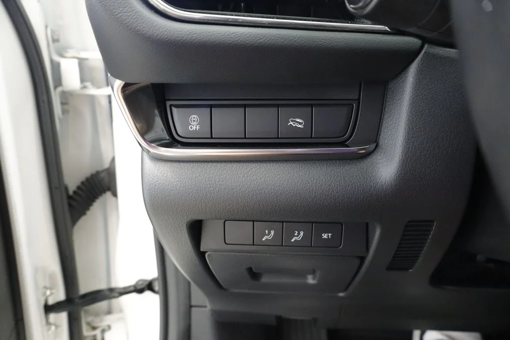 Certified Used 2022 White Mazda 2.5 S Preferred Package image 32