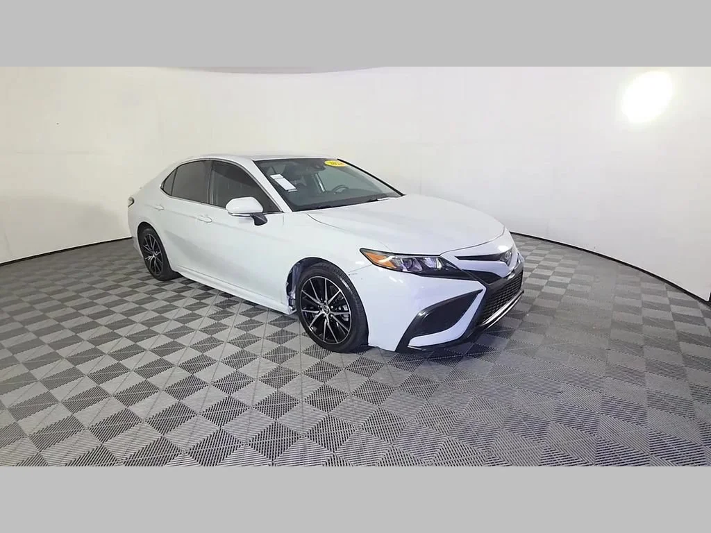 Used 2024 Ice Toyota SE image 34