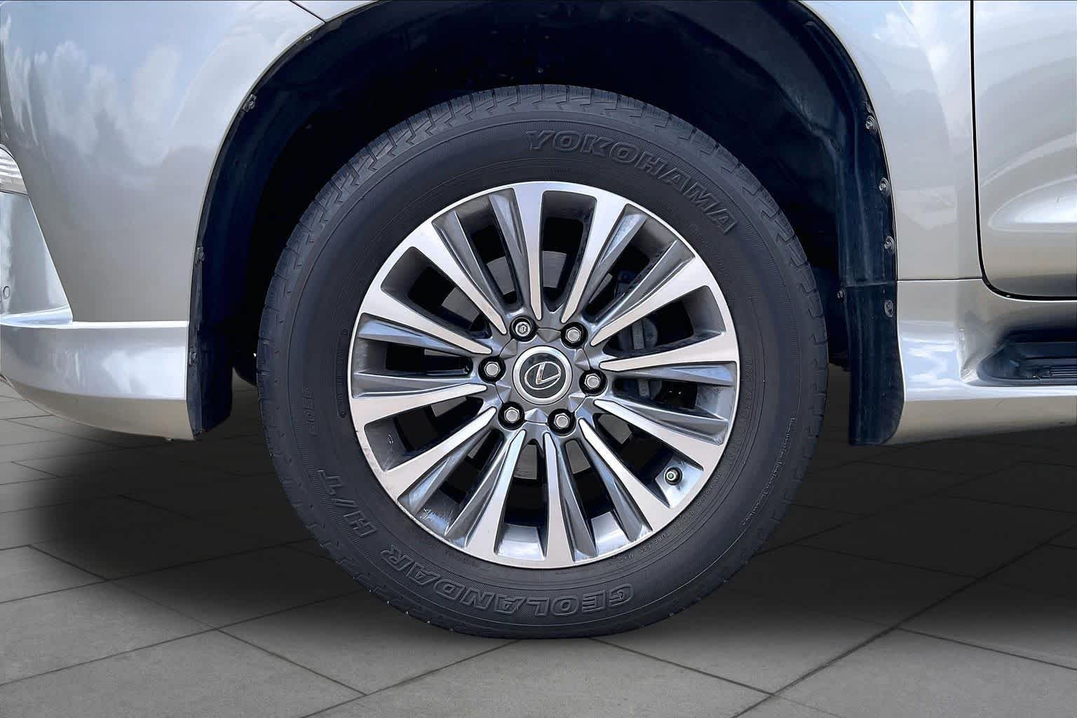 Used 2021 Atomic Silver Lexus Luxury image 9
