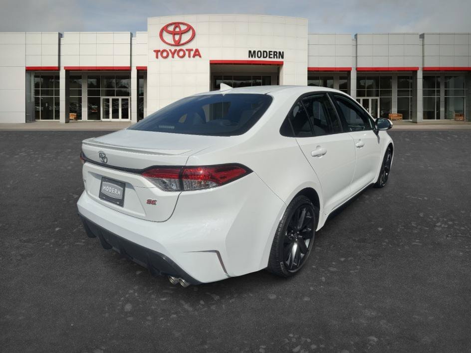 Used 2025 Ice Toyota SE image 4