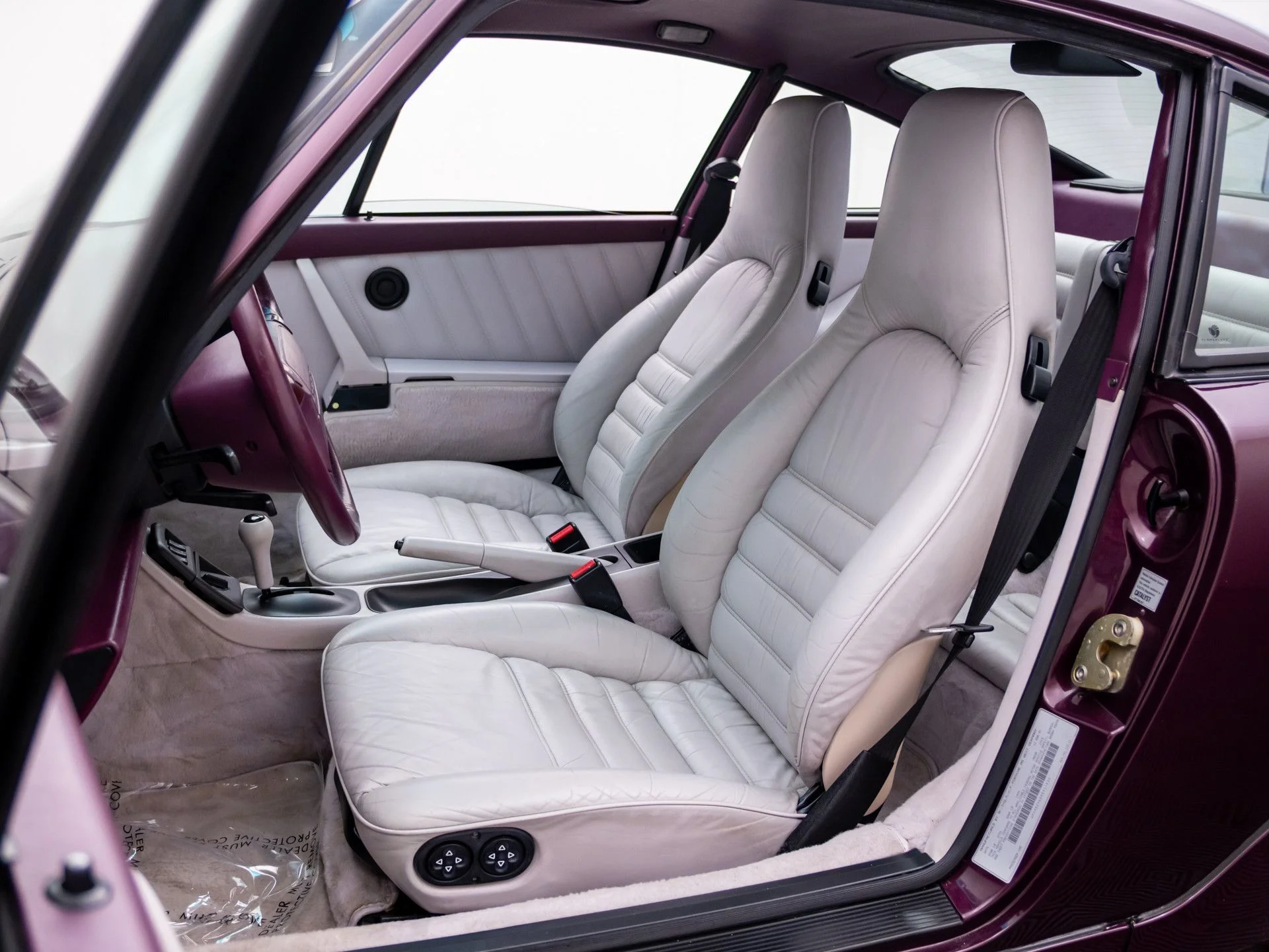 Used 1991  Porsche Carrera image 5