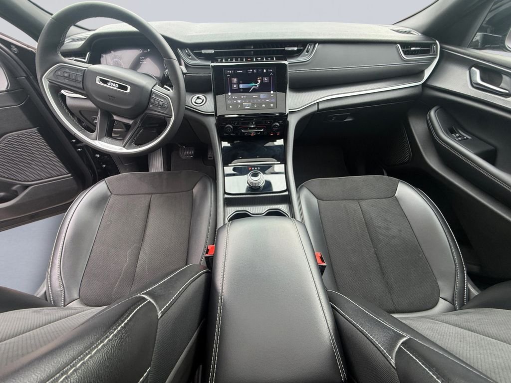 Used 2024 Diamond Black Jeep Altitude X image 13