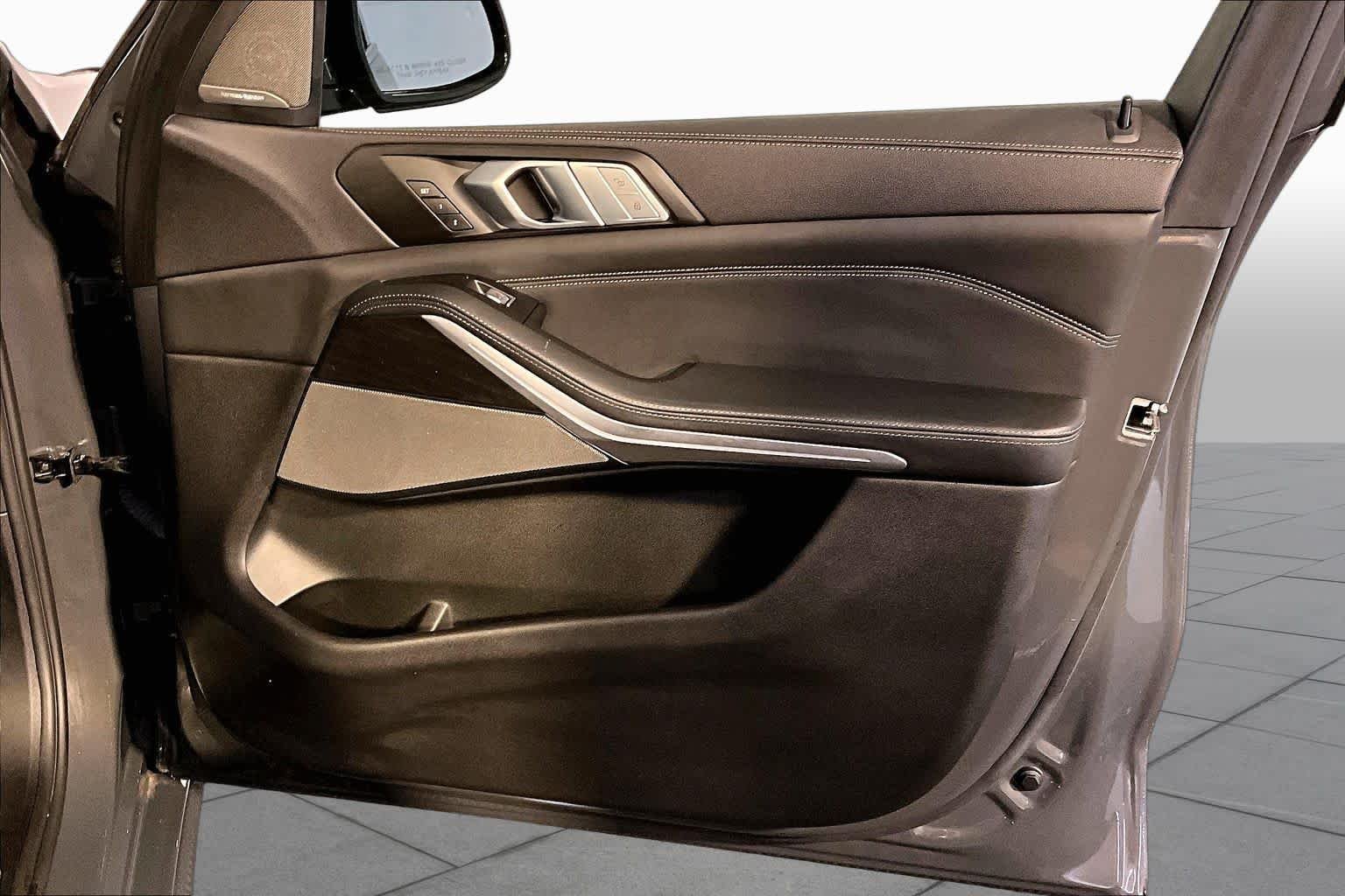 Used 2022 Dravit Grey Metallic BMW M50i image 22