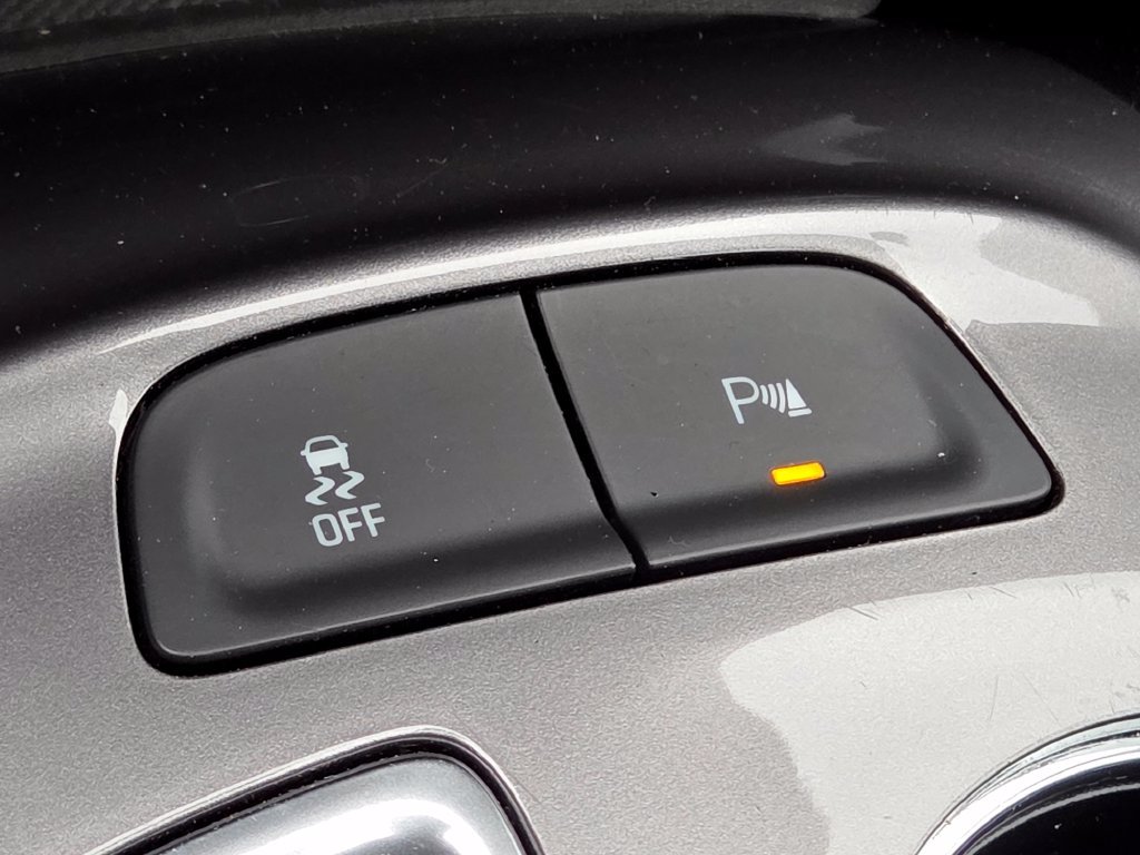 Used 2024 White Chevrolet LT image 33