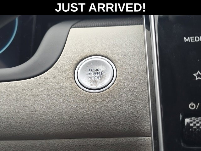 Used 2023 Silver Hyundai SEL image 15