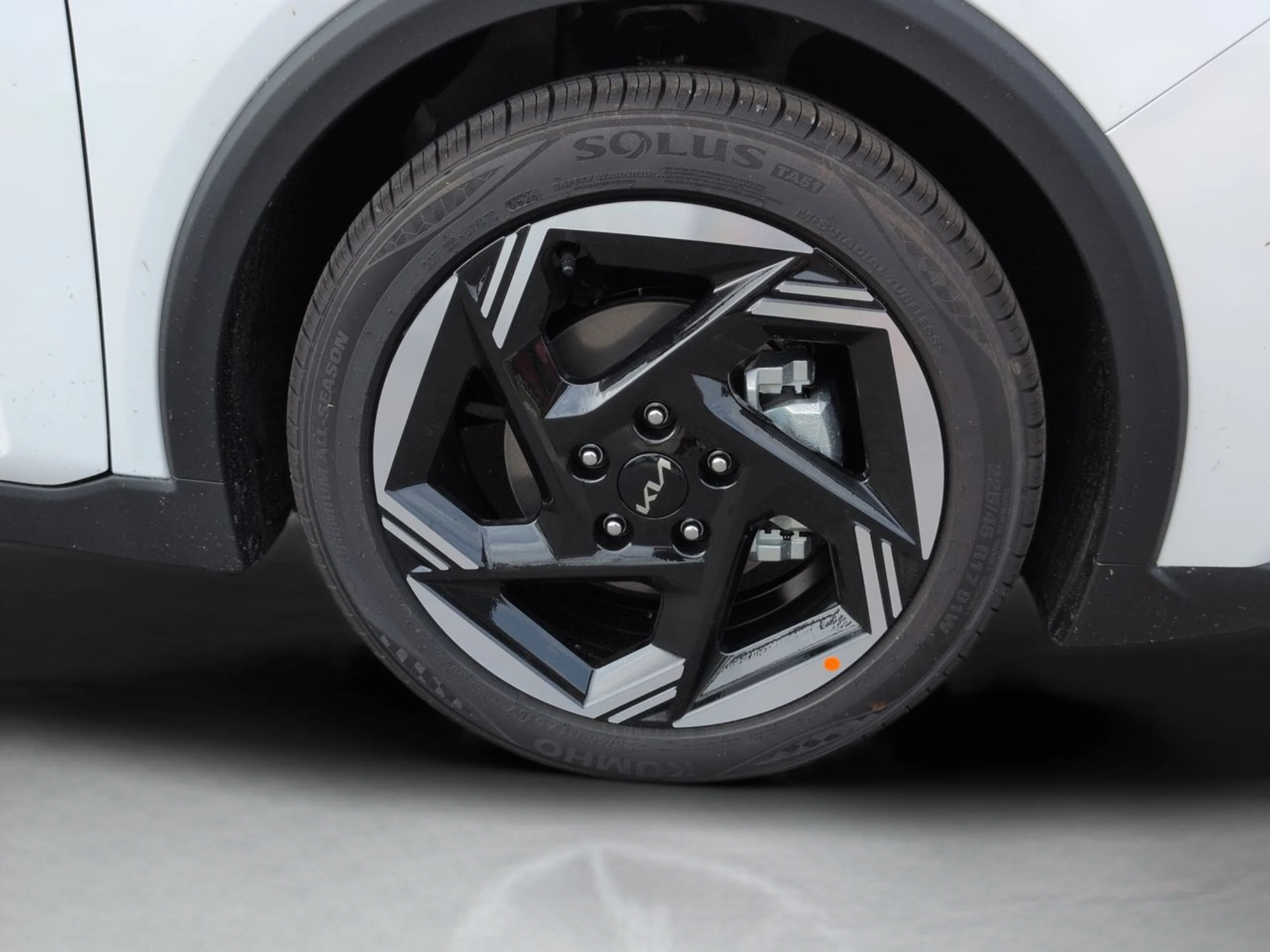 New 2026 Snow White Pearl Kia EX image 20