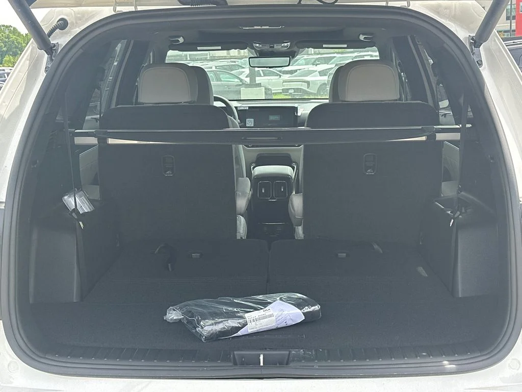 New 2026 White Kia X-Line SX Prestige image 18