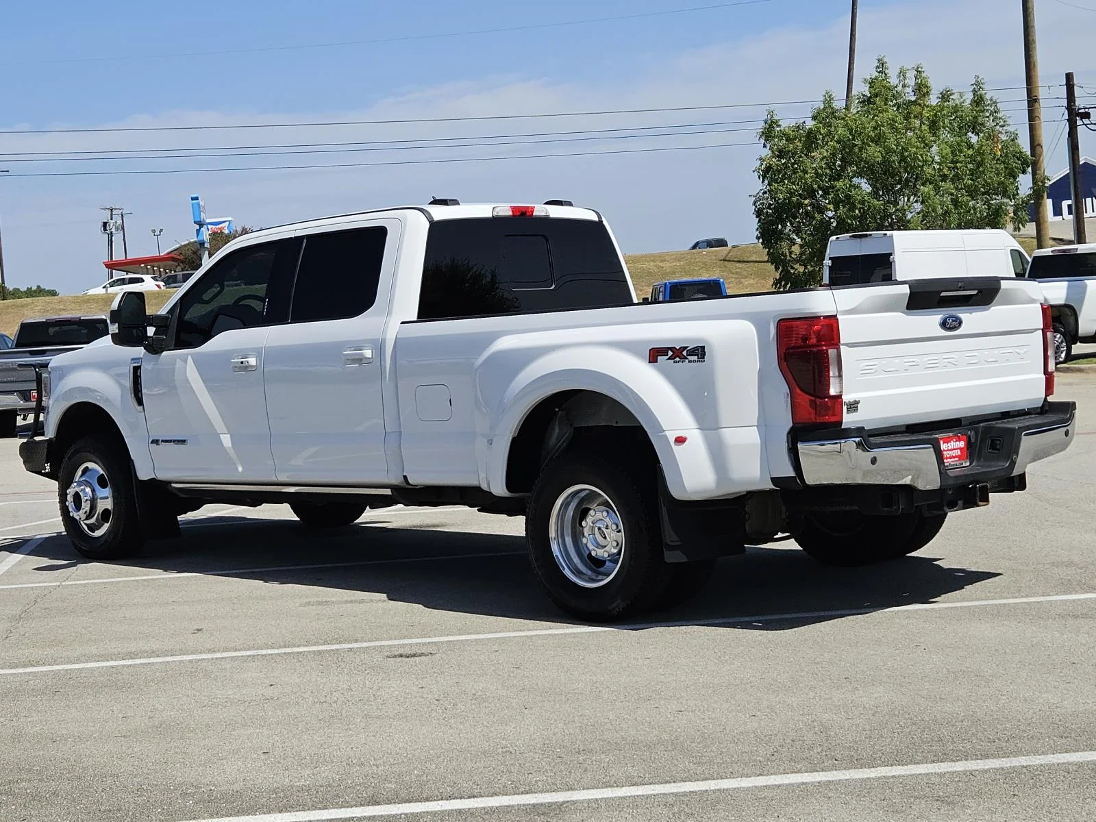 Used 2022 Oxford White Ford LARIAT 4WD Crew Cab 8