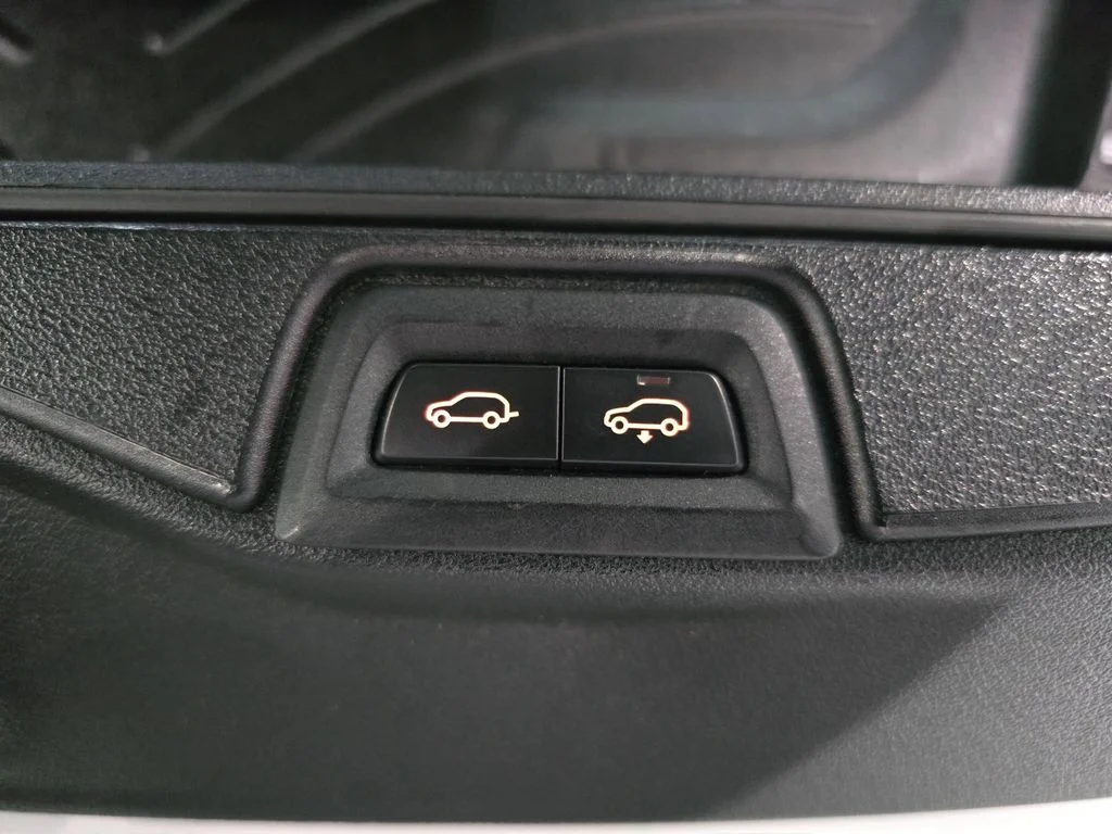 Used 2020 White BMW M50i image 16
