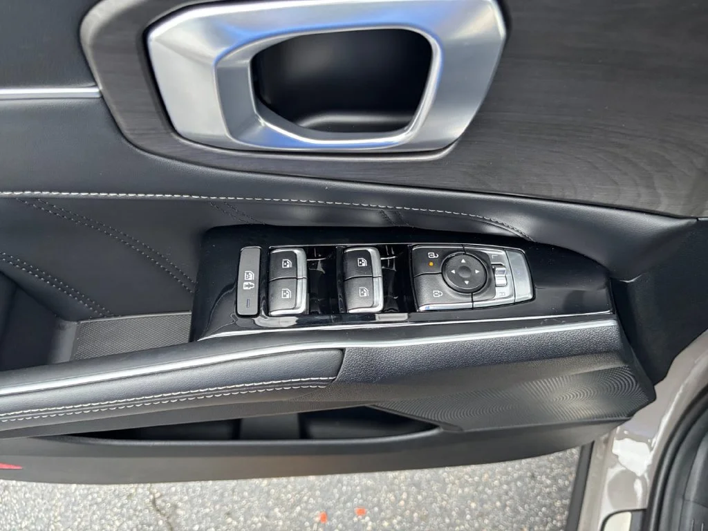 Used 2025 Brown Kia X-Line SX image 34