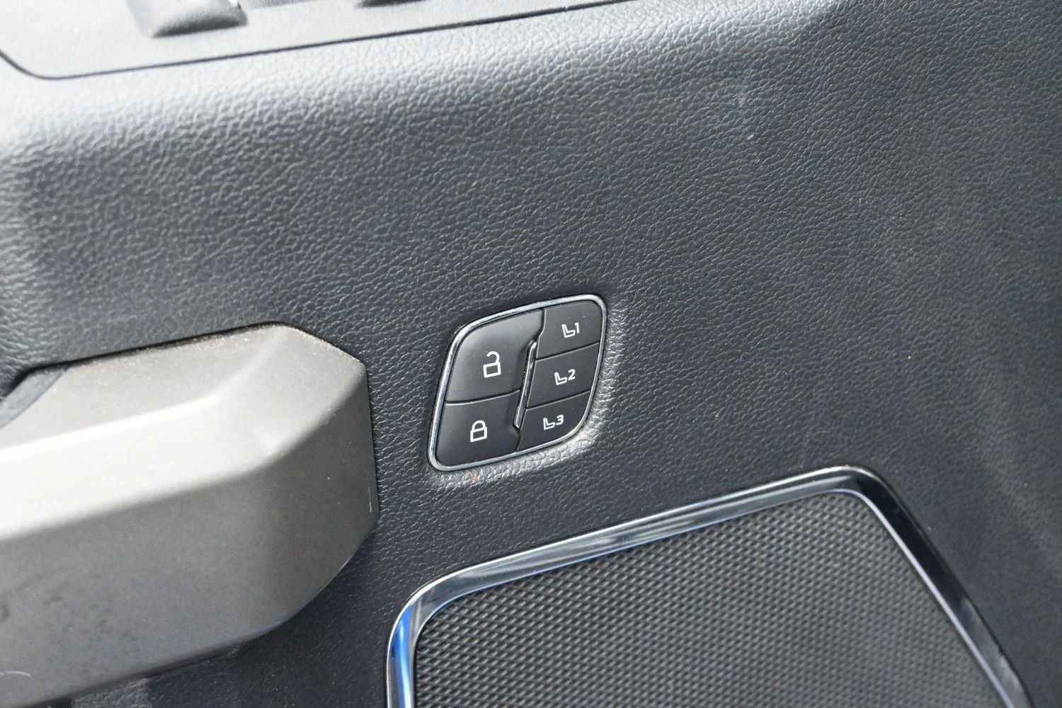 Used 2021 Velocity Blue Ford Platinum image 11